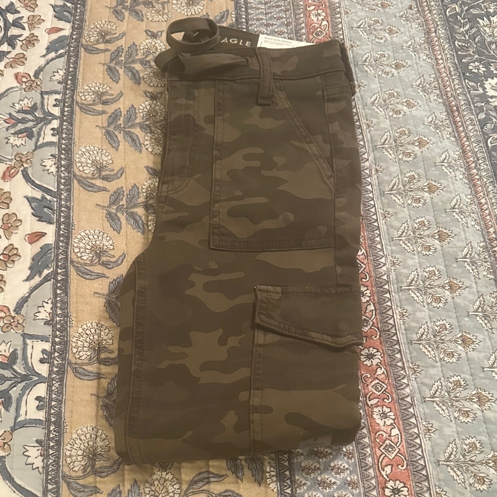 American Eagle Outfitters Camouflage Cropped Pants